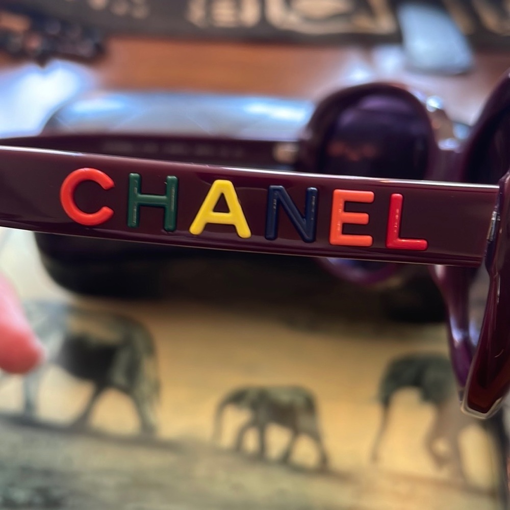 CHANEL Sunglasses with Multicolor Logo on Burgundy Frame